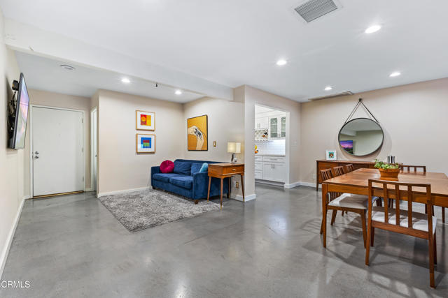 Detail Gallery Image 11 of 47 For 11912 Riverside Dr #20,  Valley Village,  CA 91607 - 2 Beds | 3 Baths