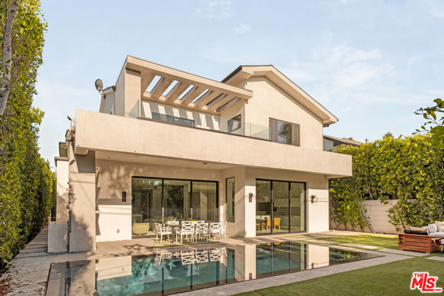 4445 Camellia Avenue, Studio City CA: https://media.crmls.org/mediaz/2d14730c-3849-4c5f-a18f-9c6d69e092f5.jpg