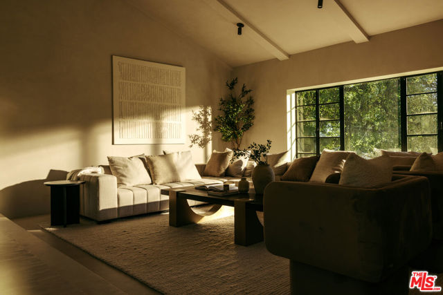 4790 Galendo Street, Woodland Hills CA: https://media.crmls.org/mediaz/2d1492a9-8691-4b9d-9931-4cb2408b7a0a.jpg