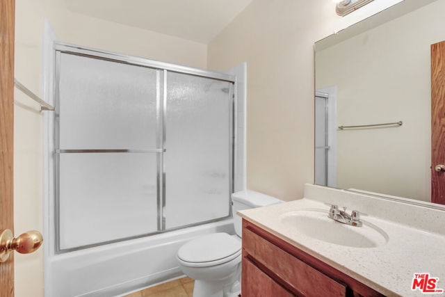14108 Doty Avenue, Hawthorne CA: https://media.crmls.org/mediaz/2d14c777-1873-4737-98e2-9bcc4ddc6109.jpg
