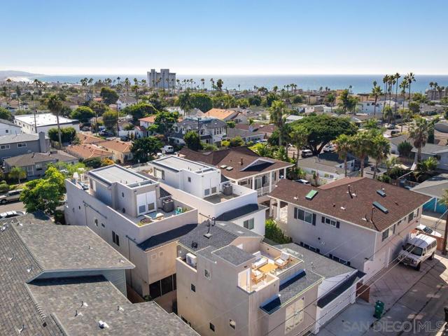 938 Opal St, San Diego CA: https://media.crmls.org/mediaz/2d153ad7-8420-48e5-98b3-8051c2f1adc9.jpg