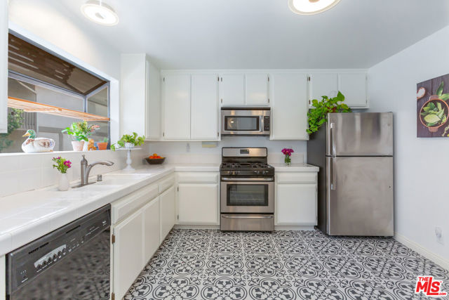 26004 ALIZIA CANYON Drive, D photo 8