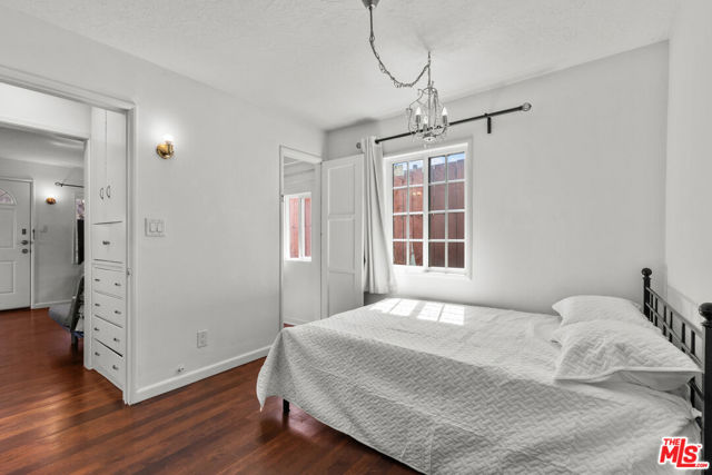 6841 Haywood Street, Tujunga CA: https://media.crmls.org/mediaz/2d1646c1-183a-4d17-b856-f92add0a817a.jpg