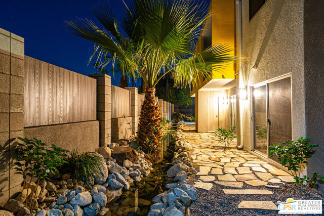 588 E San Lorenzo Road, Palm Springs CA: https://media.crmls.org/mediaz/2d169f08-741c-4981-9ada-d874087df8c4.jpg