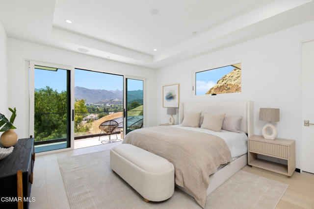 118 Giles Road, Lake Sherwood CA: https://media.crmls.org/mediaz/2d170fc2-f146-4dc2-a27f-f06dbe152897.jpg