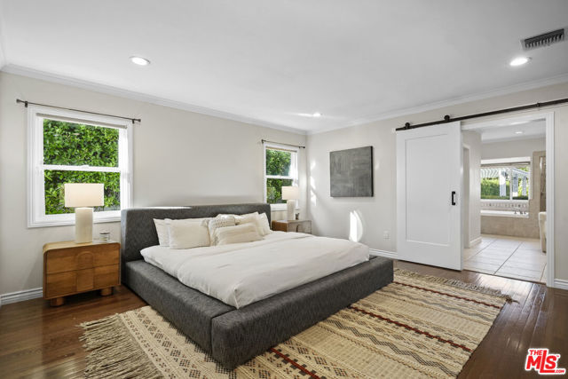 6002 Jumilla Avenue, Woodland Hills CA: https://media.crmls.org/mediaz/2d173944-2b0e-48d2-b8b9-3ca6f2967bb3.jpg