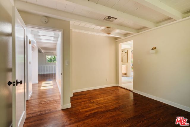 2344 Sunset Heights Drive, Los Angeles CA: https://media.crmls.org/mediaz/2d177280-1ea3-4303-a1fe-e1040df92b11.jpg