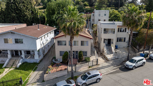 1259 Vin Scully Avenue, Los Angeles CA: https://media.crmls.org/mediaz/2d1816fa-1a36-4497-9eff-6ecd1a67821d.jpg