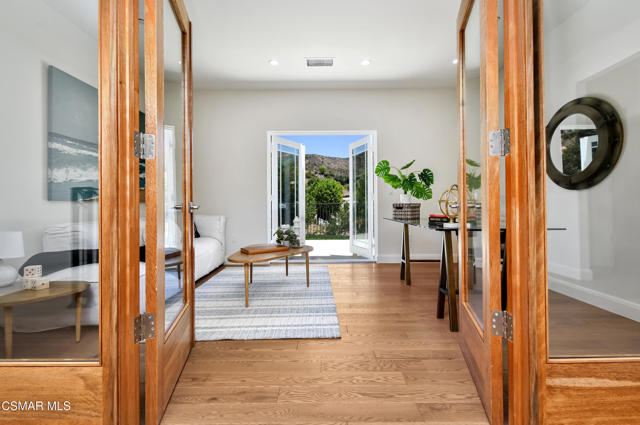 29677 Mulholland Highway, Agoura Hills CA: https://media.crmls.org/mediaz/2d18306a-f029-42ab-8dcc-5afb9b565891.jpg