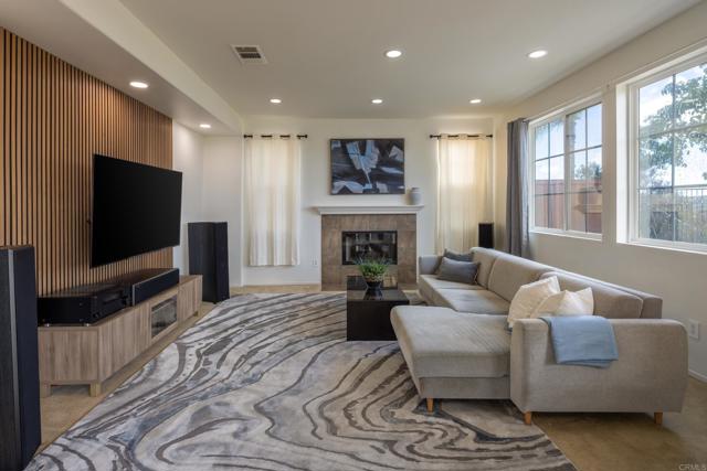 1185 Parkview Drive, Oceanside CA: https://media.crmls.org/mediaz/2d195046-c2c9-42fc-9b68-02b85822ca29.jpg