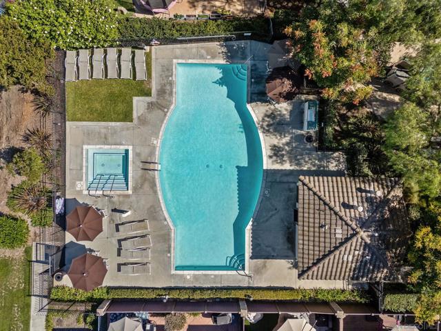 10860 Ivy Hill Dr, San Diego CA: https://media.crmls.org/mediaz/2d19ad2e-1613-4fb2-a2e8-ab28d2a40714.jpg