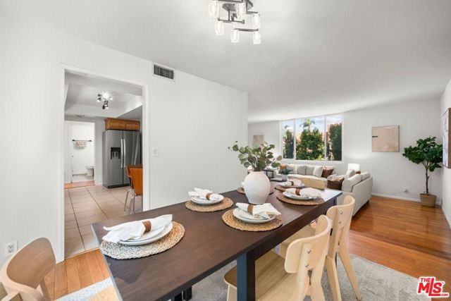 5840 Etiwanda Avenue, Tarzana CA: https://media.crmls.org/mediaz/2d1a3926-cc08-4844-911f-a2dee41f303a.jpg