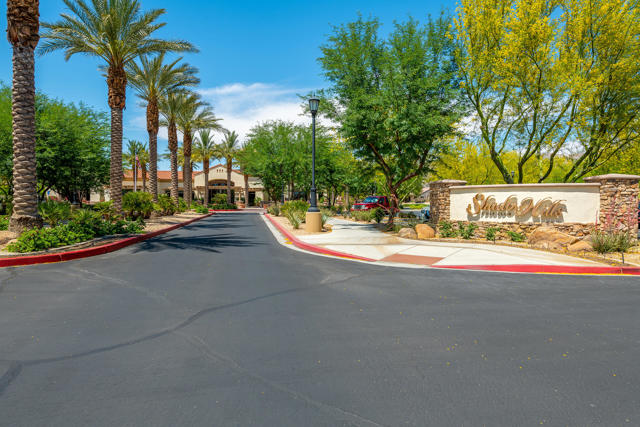 39007 Camino Orquesta, Indio CA: https://media.crmls.org/mediaz/2d1a513e-f370-497a-8792-a8c581a97941.jpg