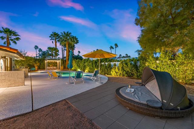 1862 N Nogales Way, Palm Springs CA: https://media.crmls.org/mediaz/2d1a61bb-cb6b-4a71-8b21-753b7c8bb481.jpg