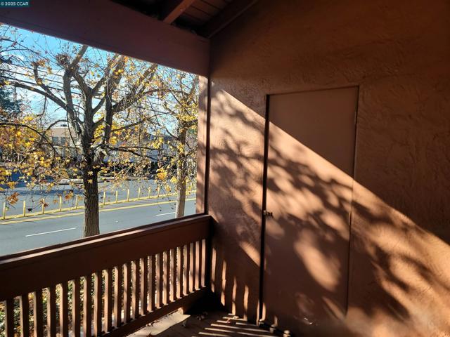 810 Oak Grove Rd, Concord CA: https://media.crmls.org/mediaz/2d1b5825-a351-4655-8dc5-a1be08d57441.jpg
