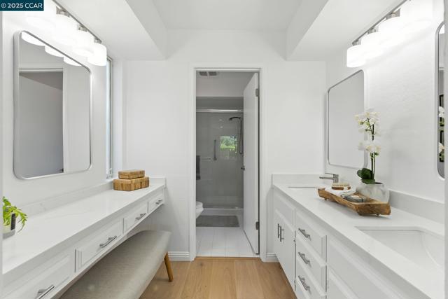 1725 Spyglass Ln, Moraga CA: https://media.crmls.org/mediaz/2d1ba158-2829-4a0d-b174-b8deb24e5159.jpg