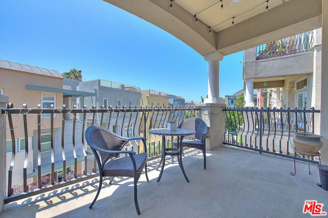 13020 Pacific, Playa Vista CA: https://media.crmls.org/mediaz/2d1ba6af-9298-4ede-96ed-3d5b73ecb721.jpg