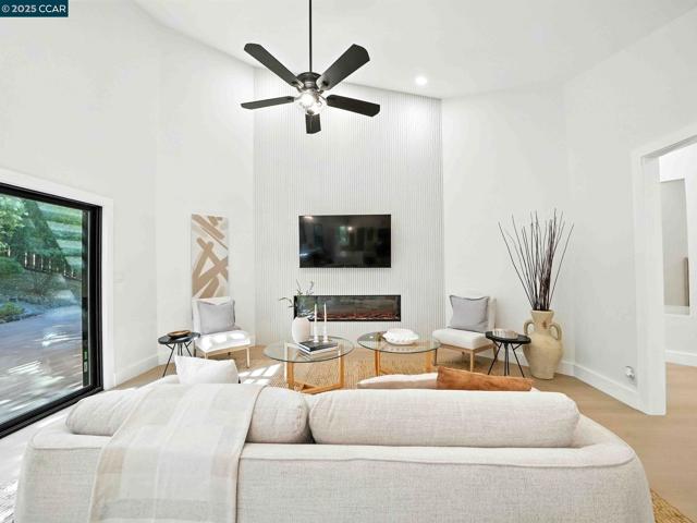 1542 Hillgrade Ave, Alamo CA: https://media.crmls.org/mediaz/2d1bbc8f-ee9e-4320-8759-0f36bedb866e.jpg