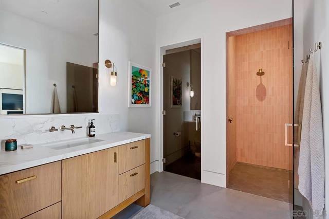 2585 Calle Del Oro, La Jolla CA: https://media.crmls.org/mediaz/2d1bf4d5-0d5c-4126-92c9-4031fa7e7988.jpg