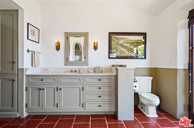 22800 Beckledge Terrace, Malibu CA: https://media.crmls.org/mediaz/2d1c2e7b-5ecc-48d5-8552-8684132180f4.jpg