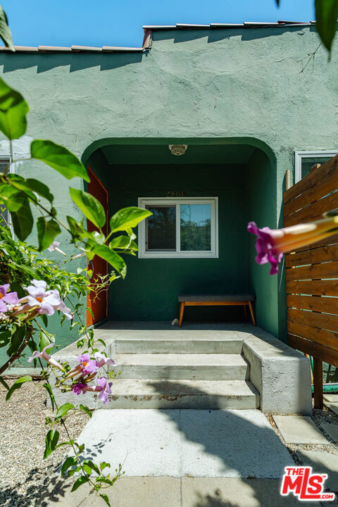 4307 Burns Avenue, Los Angeles CA: https://media.crmls.org/mediaz/2d1c457a-1e82-4081-8802-af3ea4bdca5b.jpg
