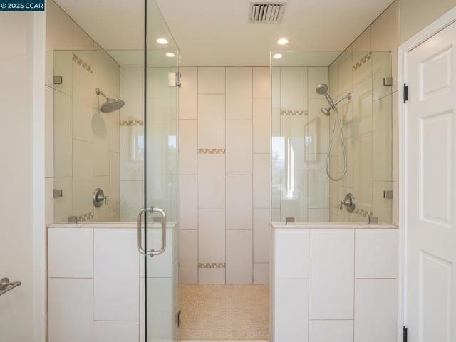 21 Deer Oaks Ct, Pleasanton CA: https://media.crmls.org/mediaz/2d1ccf14-ea7d-46f4-9909-61be39cc74ee.jpg