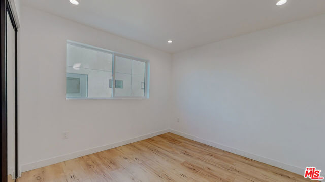 14423 Califa Street, 1/2 photo 29