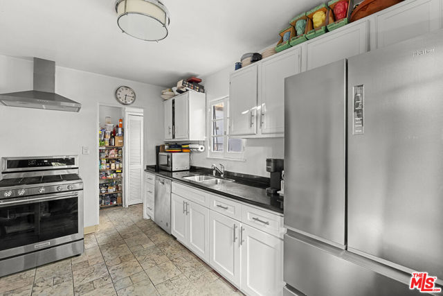 836 Hilldale Avenue, West Hollywood CA: https://media.crmls.org/mediaz/2d1d5566-ab26-4707-ba72-8d66631c18d6.jpg