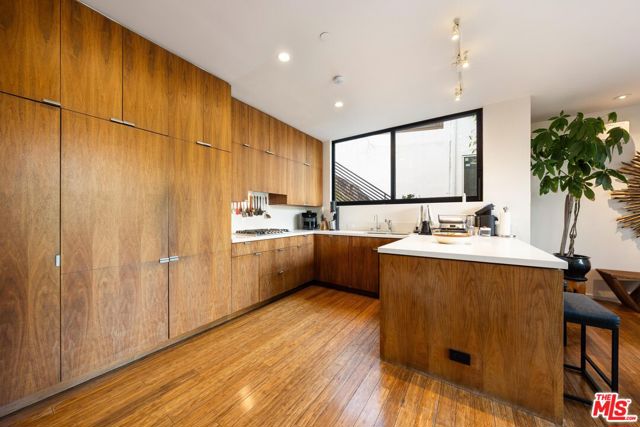 2020 Wattles Drive, Los Angeles CA: https://media.crmls.org/mediaz/2d1e5785-cae5-4bc4-83e8-703c1ce77e0b.jpg