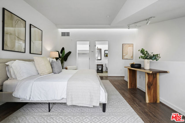 940 E 2nd Street, Los Angeles CA: https://media.crmls.org/mediaz/2d1e98b6-8bd4-4ce1-8002-503bd2e0fd61.jpg