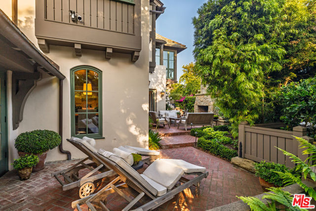1479 Bonnymede Drive, Santa Barbara CA: https://media.crmls.org/mediaz/2d1ebadb-4530-4e48-b497-767de6e9259e.jpg