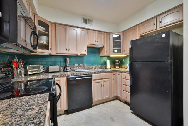 1181 Sunflower Lane, Palm Springs CA: https://media.crmls.org/mediaz/2d1f15e3-beb9-468f-94c5-d6e3faea7fa4.jpg
