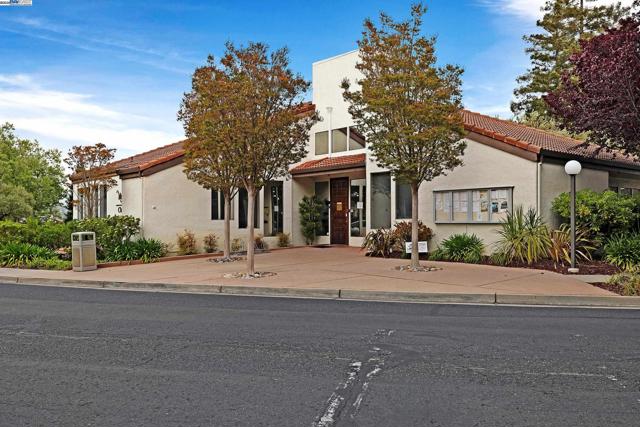 21109 Gary Dr, Hayward CA: https://media.crmls.org/mediaz/2d1f27bb-bb10-4a90-bff6-092b45f45544.jpg