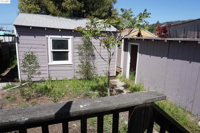 2531 Ritchie St, Oakland CA: https://media.crmls.org/mediaz/2d1f8047-a3e1-4bfe-8d0e-7b8795a2e581.jpg