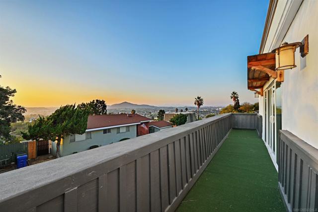 4367 Summit Dr, La Mesa CA: https://media.crmls.org/mediaz/2d1fe728-c40f-4c6c-8735-002dc96f0e4b.jpg
