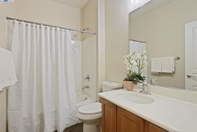 292 W Lucita Way, Mountain House CA: https://media.crmls.org/mediaz/2d208626-faa7-4712-ada0-a7e8ebb5497d.jpg