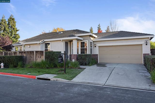 5109 Napa Shore Dr, Fairfield CA: https://media.crmls.org/mediaz/2d211772-deb1-4a1f-a677-0d582964c37e.jpg
