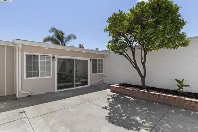 3501 Lake Ontario Dr, Fremont CA: https://media.crmls.org/mediaz/2d2162dc-c220-4bf5-b7f3-1be4f76a0d57.jpg