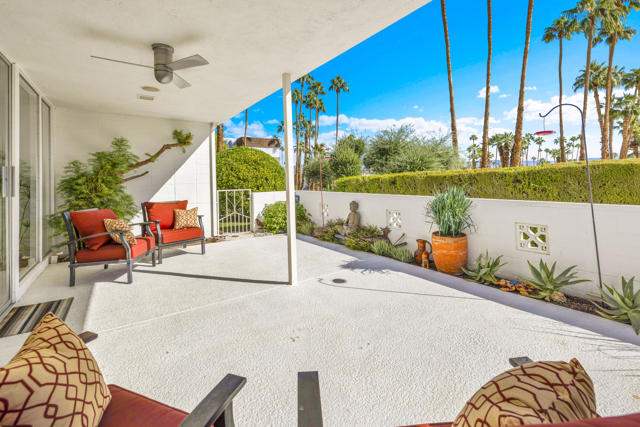 2400 S Palm Canyon Drive, Palm Springs CA: https://media.crmls.org/mediaz/2d218466-576d-4e06-bb15-05cd8ed056c2.jpg
