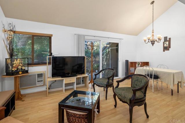 Detail Gallery Image 4 of 30 For 1145 Helix St #1,  Spring Valley,  CA 91977 - 3 Beds | 2 Baths
