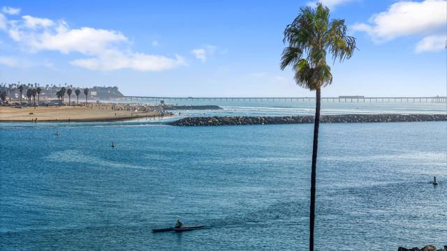 2623 Ocean Front Walk, San Diego CA: https://media.crmls.org/mediaz/2d22ab4e-f00f-4560-84c0-5960b4148e71.jpg