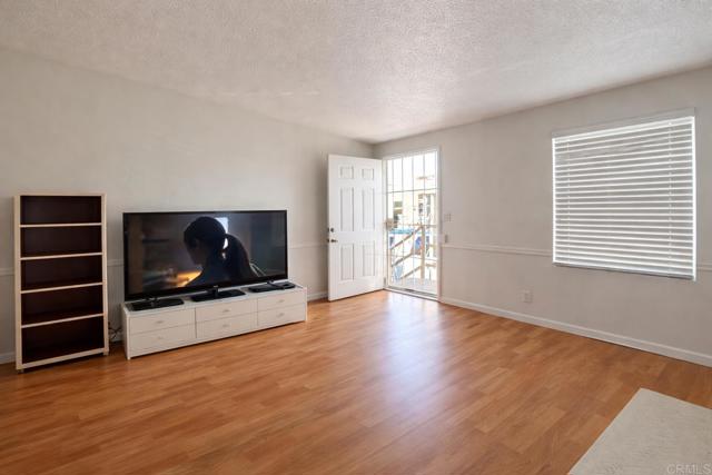 Detail Gallery Image 2 of 18 For 32900 Riverside Dr Spc 109,  Lake Elsinore,  CA 92530 - 3 Beds | 2 Baths