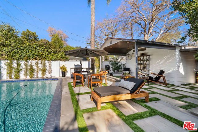 5013 Auckland Avenue, Toluca Lake CA: https://media.crmls.org/mediaz/2d236d33-1d0d-4377-b1e3-c11ae204da99.jpg