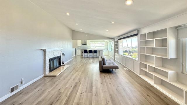 Detail Gallery Image 10 of 74 For 6611 Avenida De Las Pescas, La Jolla,  CA 92037 - 4 Beds | 3 Baths