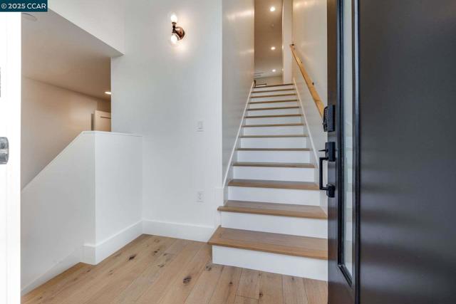 922 Brown Avenue, Lafayette CA: https://media.crmls.org/mediaz/2d240774-1833-4584-a04e-7f63e8d49a6c.jpg