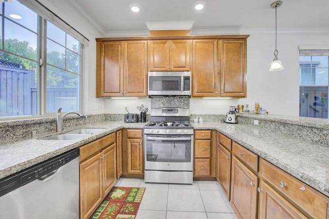 41538 Casabella Cmn, Fremont CA: https://media.crmls.org/mediaz/2d240a5f-54e5-459a-a1d2-4ce81239e6e7.jpg