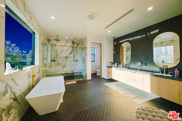 5141 Varna Avenue, Sherman Oaks CA: https://media.crmls.org/mediaz/2d241176-38a0-4191-93f5-ca2809f91ba0.jpg