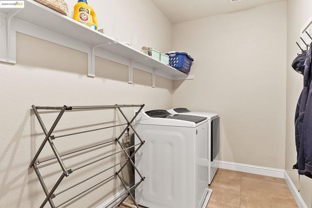 716 Cabada Dr, Brentwood CA: https://media.crmls.org/mediaz/2d241364-5b43-446f-860d-5431917a1382.jpg