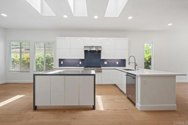 Detail Gallery Image 18 of 75 For 2327 Falkirk Row, La Jolla,  CA 92037 - 3 Beds | 3/1 Baths