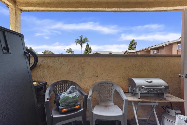 530 Calle Montecito, Oceanside CA: https://media.crmls.org/mediaz/2d2437b7-b71b-4b9d-aba0-7b5afb96cae2.jpg